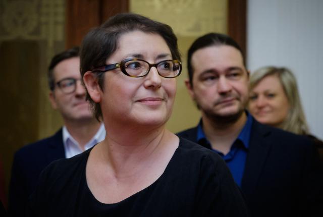 Členka odborné poroty, dramaturgyně Karola Štěpánová na společenském setkání po představení kladenskou komedii jen chválila. Foto Michal Klíma