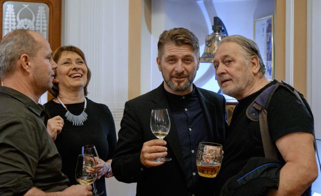 Další milé festivalové setkání – režisér Robert Bellan, Romana Chvalová, Josef Pejchal a herec Švandova divadla Miroslav Hruška. Foto Michal Klíma